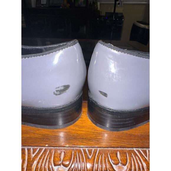 Women’s Saks Fifth Ave Gray Patent Leather Wingtip Shoes. Size 7.5 - Picture 4 of 6